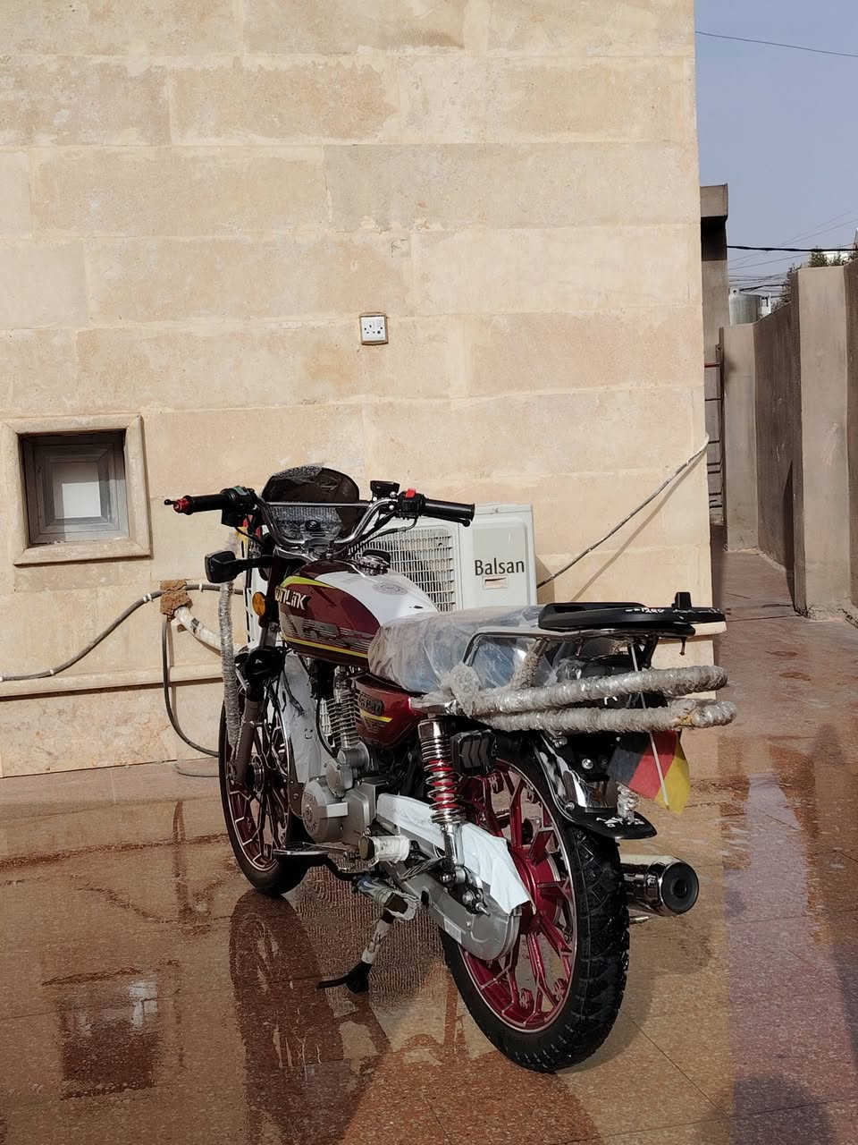 السلام عليكم سيفان سونك للبيع موديل 2025 مكينه 200 مكفوله المكينه اسبانه  ماممدوده عليهه
السعر850 وبيه مجال المكان التأميم القادسيه الثانيه للاستفسار ***********
