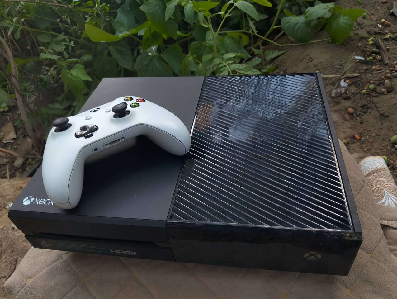 Xbox one
مستخدم قليل جهاز نضيف كلش ومابي شخوط جهاز فتحته بس نضفته والجهاز يتحمل انطفاء الكهرباء مو مثل باقي الاجهزه ومايحمه. 

مساحته 1 تيرا وبي 9 لعبات وازيدك بي خدمه تشترك ب10 الاف شهرين بيه 500+ لعبه العاب قويه ومساحته جبيره يعني تكدر تحمل هواي العاب وبعده تنزل عليه العاب ويدعم الاونلاين بالكامل عن تجربتي لجهاز كلش قوي ويستحق. 

طبعا جهاز كامل ملحقات جوستك اكس بوكس اصليه نضيف وخاليه من المشاكل ومحوله اصليه ونضيف بس بدون كارتونه. 

اذا تريد بي العاب قويه احملك احسابين بيهن العاب قويه بيه جميع اجزاء call of Duty وجميع اجزاء Grand Theft Auto  و Red Redemption 2 و هواي العاب وبيه فيفا 23 وبيس 26 , يصير سعره: 155 الف

واذا تريد بدون العاب فقط تنصيب حساب  يصير سعره:  135 الف وبي مجال 

راسلني على هذا الرقم للاستفسار:  ***********

عنوان ناصريه مركز
