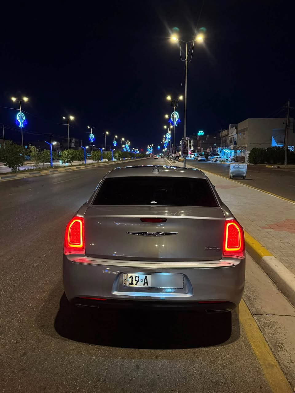 السلام عليكم
كرايسلر 300c  بلاتينيوم مديل 2016 دخول جديد قبل شهر كتاب ضباط  لون رمادي سيارة وارد كندي 
سيارة فول مواصفات فقط رادار مابيه سيارة مابيه دواخل 
يعني يرباك سليم  حادثهة جاملغ  ايسر وخيفه ومصلح نفسه بارد 
رقم كربلاء مداور ثاني يوم 
مكاني كربلاء *********** 
سعر 270 وبيه مجال
