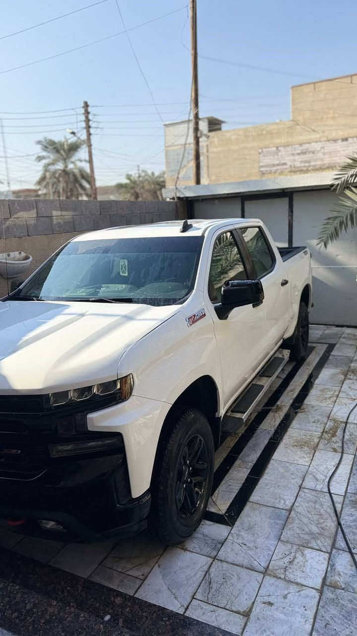 اعلى فئه بالسلفرادو trail boss Z71
موديل 2022  black edition 
فول مواصفات فتحه سقف ، فتحه خلفيه كهربائيه وباقي المواصفات معروفه 
حادثهه قطعتين وحافه بنيد صبغ وتعديل بسيط 
مرقم بصره وجاهز سعرهه 300 قفل بيع مستعجل
***********
***********
