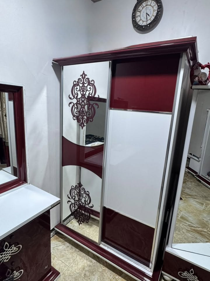 للبيع: غرفة نوم تركي – 9 قطع (درجة أولى)
📍 الموقع: النجف – حي العسكري

💰 السعر: 1,200,000
📞 رقم الهاتف: ***********

* استخدام نظيف.
* النظافة: 70%.
* بيها 3 جرارات فقط تحتاج تبديل سكة.

الأبعاد:

🔹 الكنتور الكبير

* الارتفاع: 270 سم
* العرض: 240 سم

🔹 الكنتور الصغير

* الارتفاع: 200 سم
* العرض: 120 سم

🔹 المراية الطويلة

* الارتفاع: 170 سم
* العرض: 40 سم

🔹 ميز التواليت

* الارتفاع: 170 سم
* العرض: 120 سم

🔹 الطابورية

* الارتفاع: 45 سم
* العرض: 45 سم

🔹 جرباية مخزن

* الارتفاع: 165 سم
* العرض: 200 سم
* الطول: 210 سم

🔹 ميز تيب لام (عدد 2)

* الارتفاع: 165 سم
* العرض: 60 سم

🔹 مخزن الجرباية

* الطول: 200 سم
* العرض: 40 سم
