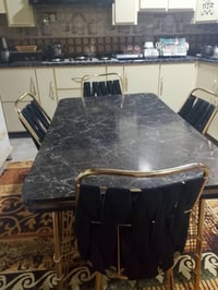 ميز طعام جديد مامستخدم كم يوم سعر 70 بي مجال الاتصال واتساب 0770166657...