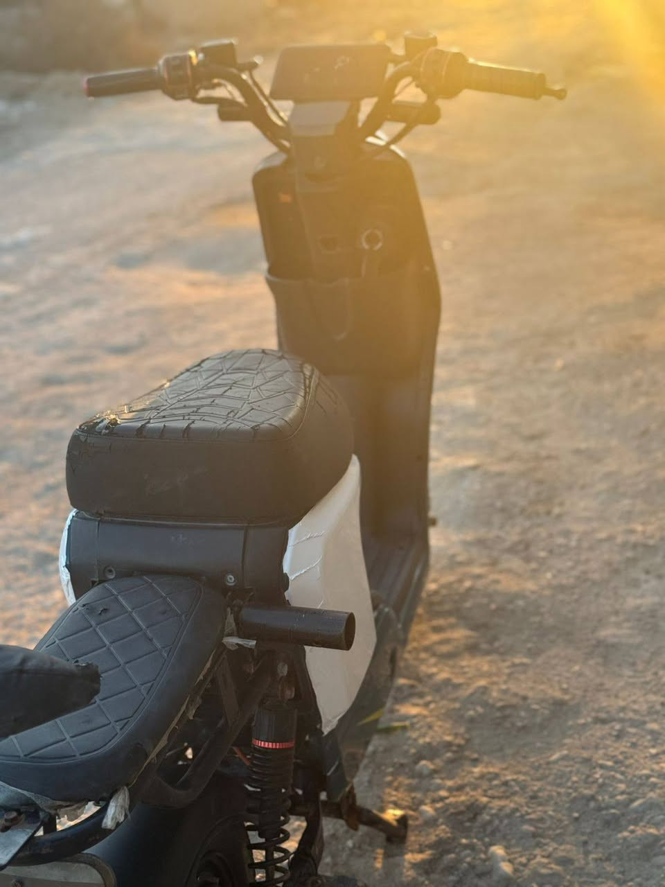 دراجه R9 للبيع
السلام عليكم عيني دراجه R9 للبيع دراجه نضيفه كلشي ما بيه شغاله ما بيه نقص بس الستان طاكه التحط عليه رجعلك وترفعه ودكمه هورن وعوجان بل ماشه فقط الباقي كلشي ما بيه بطاريات كفاله ما منتفخات نضام D وR  ونضام P  رايده ب 350 وبيه مجال مكاني البصره الهارثه حي الشهداء للتواصل رقمي  ***********
