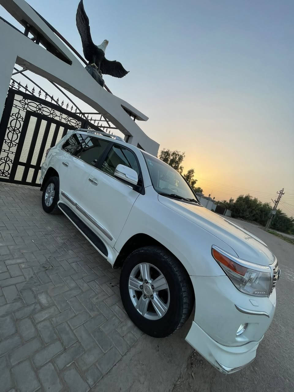 السلام عليكم
لاندكروز للبيع موديل 2014 بريم
فول مواصفات
محرك 8/ 4600
ماشيه 160 الف
بيه قطعتين وتكمه
سونار موجود
سعر 330 وبيه مجال
مكاني بغداد. المكاسب
للاستفسار***********
