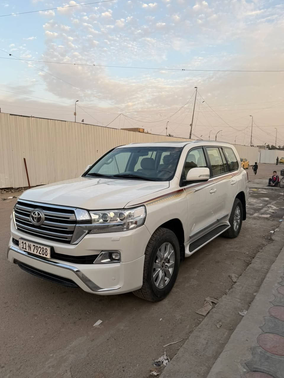 إخوان لاندكروز للبيع ٢٠١٦ بريم
قبل كل شي الي مو شراي لا يتعبني 
سياره حادثه كما موضح بالصور سياره مجفيه مصبوغه عام 
تصليحه ١٠٠/١٠٠ درجه اولى 
سياره مبدل بيه عركشين  مثل ما شفتو بالصوره متضرره 
السعر ٣٥٠ علما مصروف عليه اكثر من هذا السعر
للاستفسار اكثر الاتصال ع الرقم ***********
العنوان بغداد حي الامانه. م الصدر
