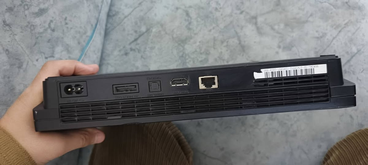 السلام عليكم شباب بلي ستيشن سلم بي 12 لعبه اريد ابيعه بي كامل ملحقاته  واير HDبي2 واير شحن واير تشغيل والبلي نضيف الله شاهد ولامصلح ولابي شي ولا مفتوح مكاني نجف حي مكرمه السعر 175 وبي مجال حك جيتك للاستفسار (***********)
