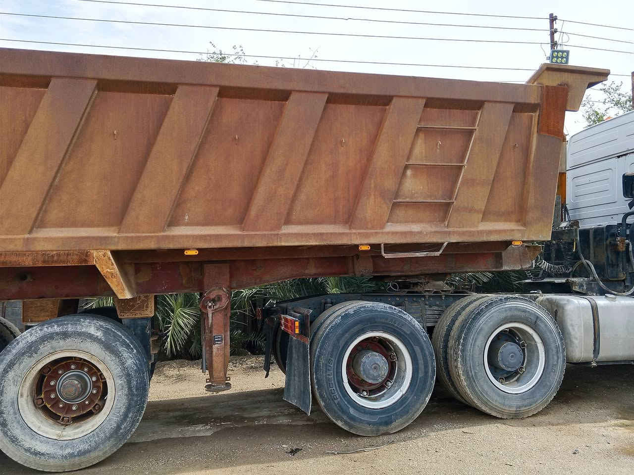 سلام عليكم للبيع عربانه حداديه 32 متر ونص دناكير 16براد مكفوله  تفاصيل اكثر ع ***********
