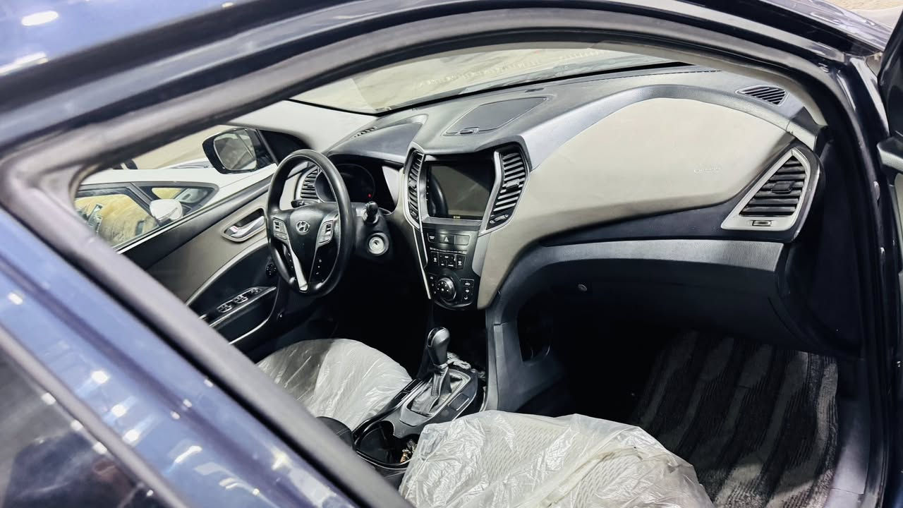 سلام عليكم مديل 2014 اربع سلندر حادث بس بنيد 130رقم تلفون ***********
