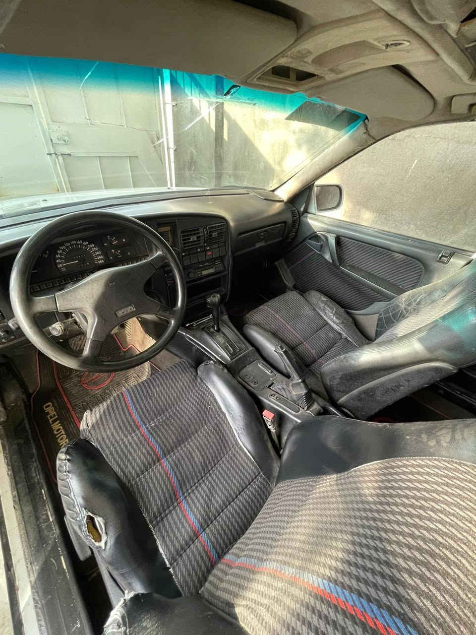 اوبل اوميكا موديل 1991 للبيع فقط الكير عاطل يرادله كير نظيف مكان سياره كركوك و رقم سياره كركوك السعر 30 رقم موبايل ***********
