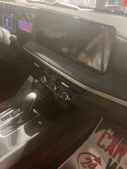 تتميز نيسان كيكس S 2WD  خليجي زيرو مال شركة موديل 2025 بمحرك  2.0  ونظام دفع أمامي. تشمل المواصفات الداخلية شاشة لمس وسطية قياس 12.3 بوصة،
وشاشة عدادات رقمية بنفس الحجم،
ونظام صوت متصل بالبلوتوث،
 وواجهات آبل كار بلاي وأندرويد أوتو.
حساسات
توقف ذاتي
بصمة + تشغيل عن بعد
مانع انزلاق  
 جام كهربائي
كامرة خلفية
ماصدات ليد وزنون

.السعر ٢٣٠$ للاستفسار الاتصال على الرقم***********
