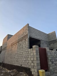 هيكل ١٠٠م • واجهة ٥م • خدمات كاملة