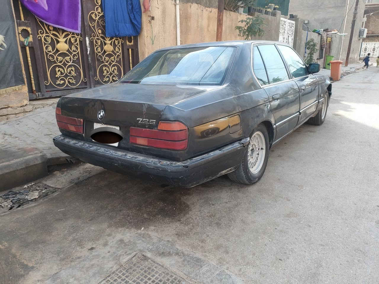 السلام عليكم بي ام 735 سيارة شويه بيها جراد  جاهزة محرك كير حداديه خير من الله كهربائيات كلها شغاله تخم تاير جديد ترايك البصره رقم بغداد ألماني  اتكفل سرقه وعشاير فقط السعر 25 بيع او مراوس حسب القناعه ***********
