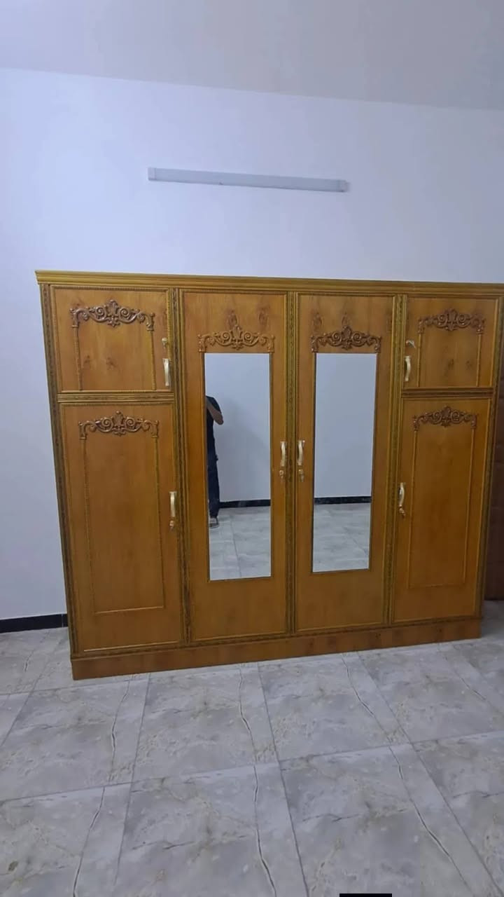 اخوان سلام وعليكم نعمل جميع انواع االكناتير العراقي جووووة سوووغ ومراوس مستعمل بل جديد تدللون صيانه عامه ***********وتساب سعر هاذا كنتور 140مع توصيل نجارة
