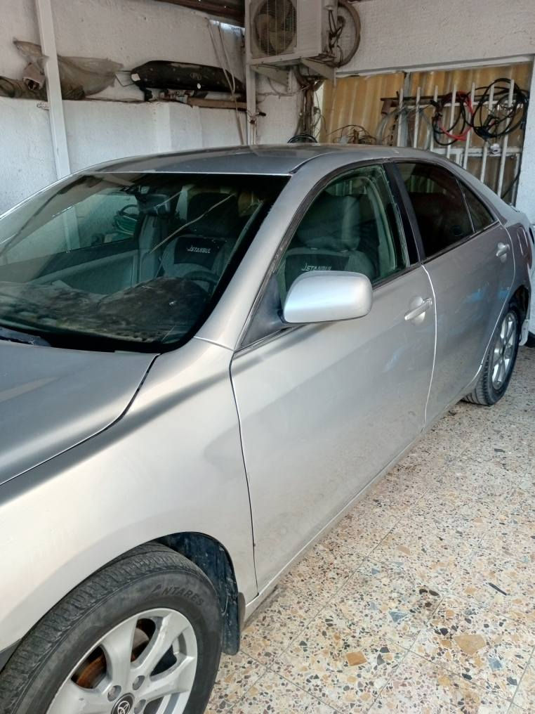 السلام عليكم. كامري. 2007. للبيع. وارد امريكي رقم بغداد انكليزي.  السيارة بسمي تحويل ثاني يوم كير ومحرك. مشروطات جديد دبلات تخم جديد امامي وخلفي السيارة.  حداية جديدة تخم تايرنص عمر. تبريدهة شغال ثلج كشنات كهرباء السيارة. مصبوغة عام للجمالية بسبب الجراد . السعر ٧٩ ورقة وبيهة مجال حك الجية هاتف *********** بغداد, العراق
