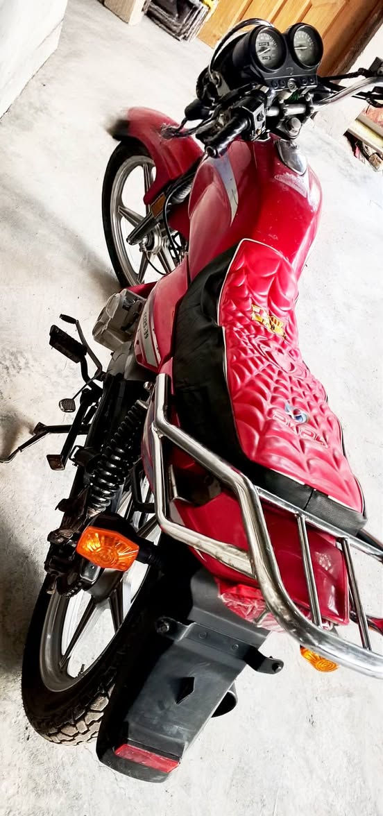 للبيع دراجه دايوان موديل2019 أوراق اصوليه دراجه مابيها اي نقص بيع مستعجل مثل ماواضح بالصور السعر800الف وهذا رقمي للتواصل***********
