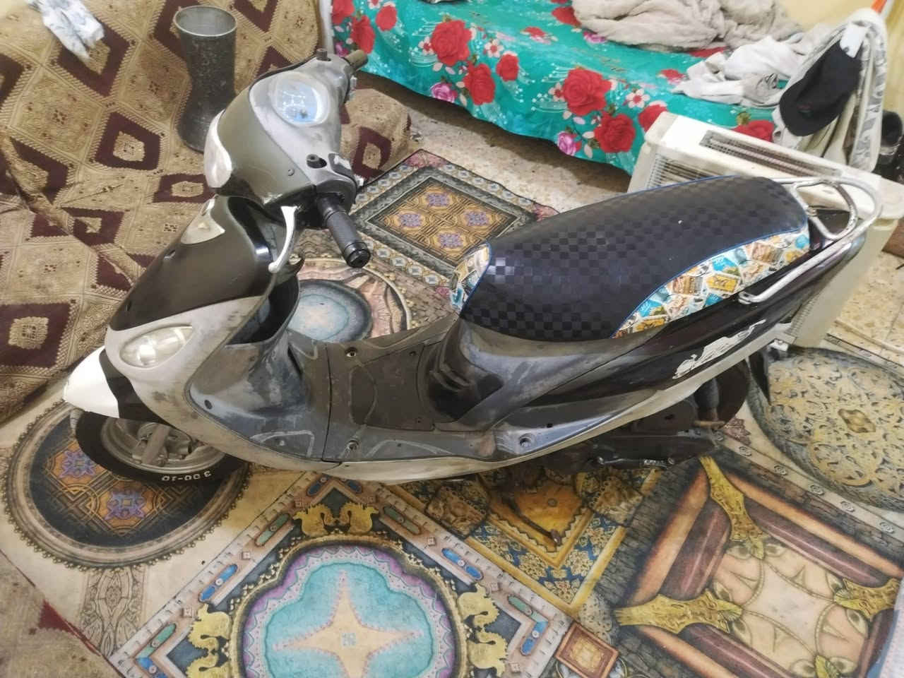 سلا عليكم دراجه قجمه للبيع كهربائيات كله شغاله   سعر ٦٠٠ وبيه مجال بكاني بصره قديمه نضران رقم ***********
