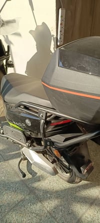 ليثيوم أيون • ٧٢ فولت ٣٢ امبير • ٨٥ كم/ساعة