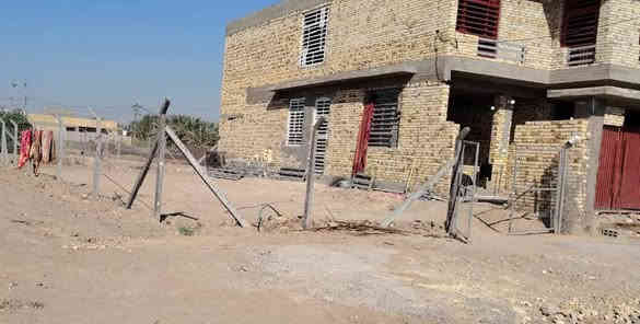 (( نقدا أو اقساط))
إعلان رقم/ 66
جنس العقار/ سند زراعي 25 
نوع العقار/ دار سكن 
المساحة/ 400م واجهة 20م ونزال 20م 
الموقع/ بابل - الحله ورديه داخل بداية الطريق المؤدي الى مرقد السيد علي بن الحسن المثنى (أبو هدمه) ع وخدمات متوفرة من كهرباء وماء اسالة وتبليط.
التفاصيل/ بناء حديث ( طابوق درجه أولى) كونكريت مسلح ارتفاع السقوف 3م و50 وكهرباء دفن عمل ممتاز.
الطابق الأول/ صالة 5x6 وغرفتين نوم 4x5 وكلدور ومطبخ ومجمع صحيات داخلي وخارجي.
الطابق الثاني/ غرفتين نوم وكلدور ومجمع صحيات ،
ملاحظة:- 
1. الدار بحاجة الى تشطيبات من جص وبورك  وارضيات .
2. تقع مساحة الأرض 200م على الجانب الأيمن من الدار بالإمكان استغلالها دار سكن أو حديقة ،
للاستفسار مراجعة مكتبنا أو الاتصال بنا عبر الارقام التالية:-
( واتساب متوفر)
***********
***********
‏‪***********‬‏
