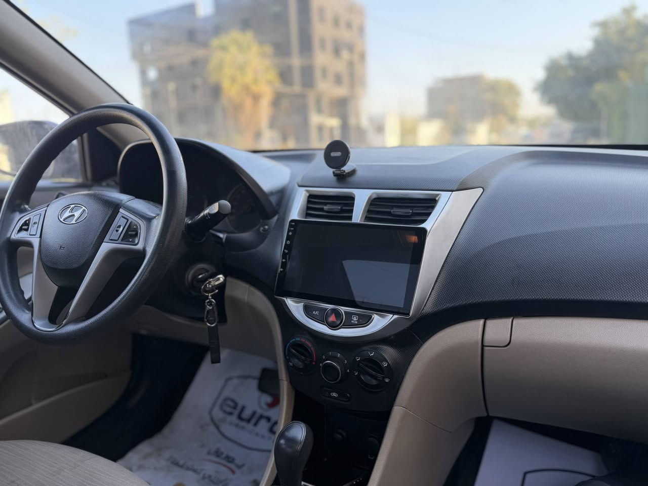 السلام عليكم اكسنت 2016 خليجي دبل قطرة مكينة 1600 سيارة جديدة جداً عليهه ادامه كاملة كير مكينة حدادية تبريد السيارة بيهه قطعتين صبغ جاملغ وباب ومباوك الباب الخلفي وعندي صورهه قبل التصليح حادثهه جداً خفيف سنويتهه لنهاية ال26 السعر 112 وبيهه مجال عنوانهه بغداد حي الاعلام
*********** واتساب
