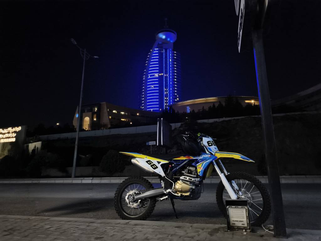 سڵاو هاوڕێیان، ماتۆڕێکی RMZ 300cc یەکجار پاک و توندوتۆڵم هەیە تەنها بۆ گۆڕینەوە و بە هیچ شێوەیەک بۆ فرۆشتن نییە، بۆیە تکایە کەس بۆ کڕین نامە نەنێرێت و پرسیاری نرخ مەکەن. ئەم ماتۆڕە لای خۆم بووە بە سفری شەریکە (0km) و تەنها ٥ مانگە بەکارم هێناوە، وەک چاوم پاراستوومە و هەموو شتێکی بە شەرت و بێ مەسرەفە و یەک دینار تێچووی نییە. ئارەزووی گۆڕینەوەم هەیە تەنها لەگەڵ Honda CB400 ڕەنگی ڕەش کە وەک ماتۆڕەکەی خۆم خاوێن و بێ کێشە بێت. شوێنم سلێمانییە و هەر برایەک ماتۆڕی وای پێیە و حەزی لە گۆڕینەوەیە، دەتوانێت پەیوەندی بکات یان وێنەی ماتۆڕەکەی لە وەتسئەپ بۆ ئەم ژمارەیە (***********) بنێرێت، لە خزمەتدام. السليمانية, العراق
