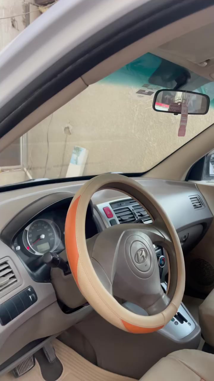 السلام عليكم،، توكسان خليجي ٢٠١٠ كفاله عامه السياره فقط بارد جدا بسيط ،، 

محرك ٢٠٠٠  اسبكترا ،، كير محرك كفاله خير من الله 

السياره عليها ادامه كامله متصرف اي شي 

السعر ١٢٥ ورقه 

مكاني بابل          ***********
