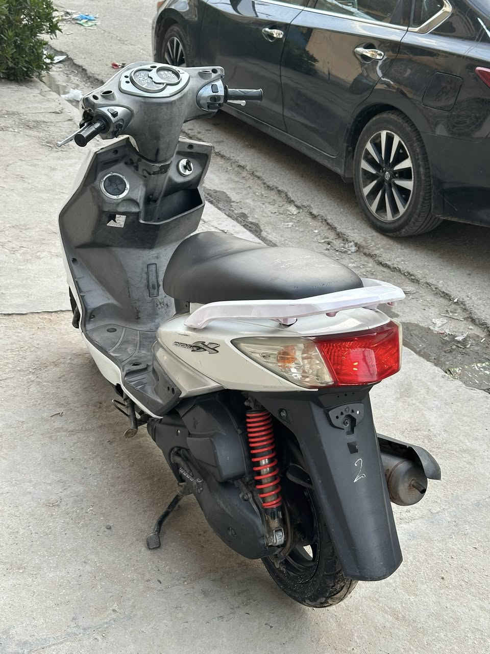 سلام عليكم للبيع سكنس فحل بلاديه  كابريتر مابيه نقص كهربائيات كله شغاله مكينه مكفوله سعر 800 
مكاني بغداد مشتل 
***********
