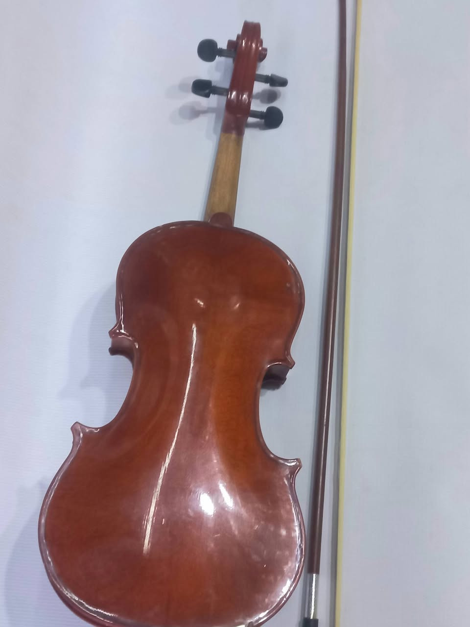 كمان انكليزي وارد اوربي للبيع سعرة 150 الف الكمان ماركة ( بريمافيرا) خشب ميبل وياه جنطة وقوس ، . هذا رقمي وبي واتساب *********** مكاني بغداد/ البياع (يوجد توصيل بغداد والمحافظات باجور )
