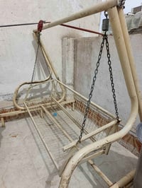 مرجوحه للبيع حديد ثقيل سعر ٢٥٠ وبيها مجال٠٧٨١٣٤٤٩٩٥٤