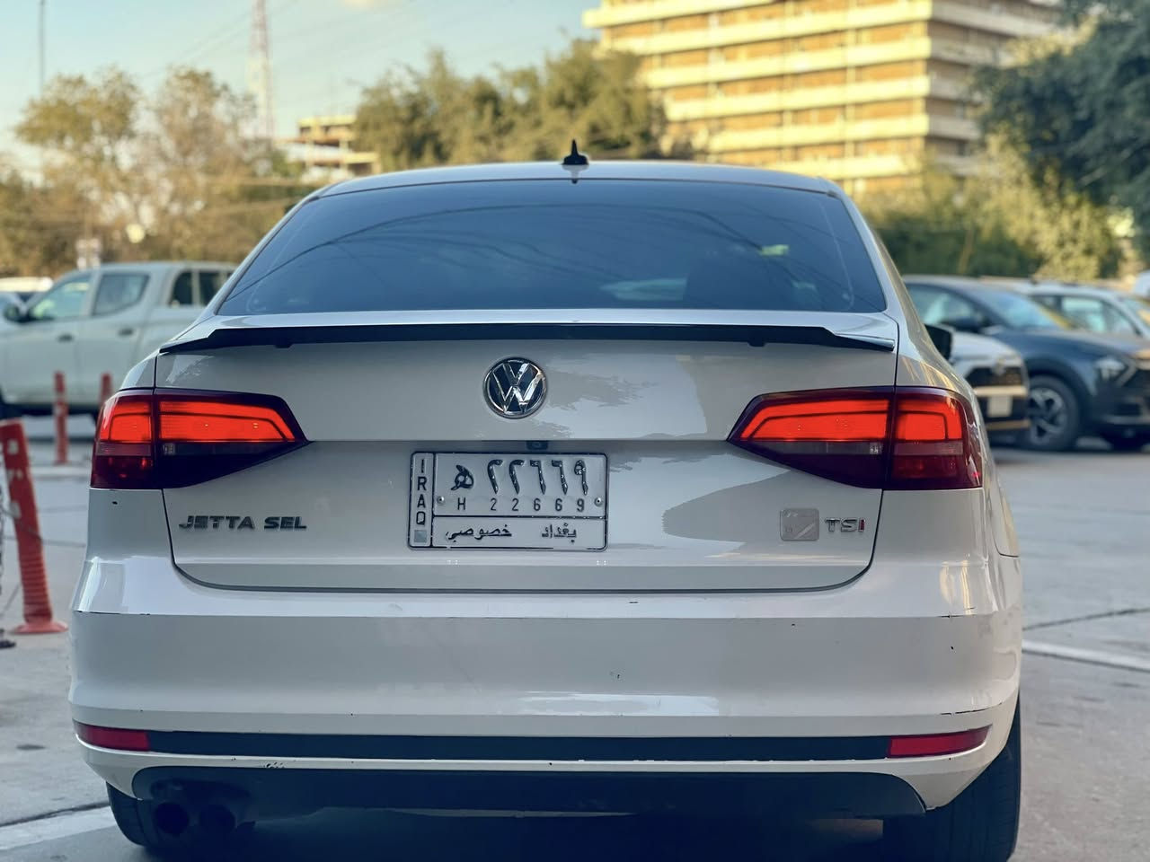 سلام عليكم
حادث جدا بسيط مرفق مع صور
جيتا 2016 SEL فول مواصفات اعلى مواصفات 
مكينه 1.800 تيربو 
كير مكينه مكفولات 
داخل بيجي كشن تدفئه 
رادارات جانبي خلفي امامي 
ماسحات اوتو 
ليتات داينمك متحرك 
فتحت سقف 
ويل اصلي 17 تخم تاير جديد 
السياره عليها دعاميه GLI 
لد داخلي متحرك 14 قطعه 
حادث السياره هلال الجاملغ الخلفي او باب خلفيه فقط
رقم بغداد مميز 
السعر 124$    وبيها مجال قليل 
مكان السياره بغداد الكرخ 
رقم ***********
