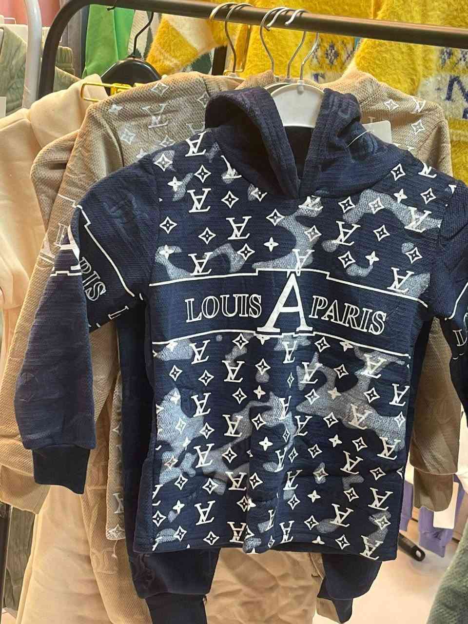 السلام عليكم  ملابس اطفال شلعه كامله للبيع بيهن من 75 لل 85  قطعه  العمر من 1 سنه لل 10 سنوات
 و مفرد هم اكو
الاستفسار ***********
