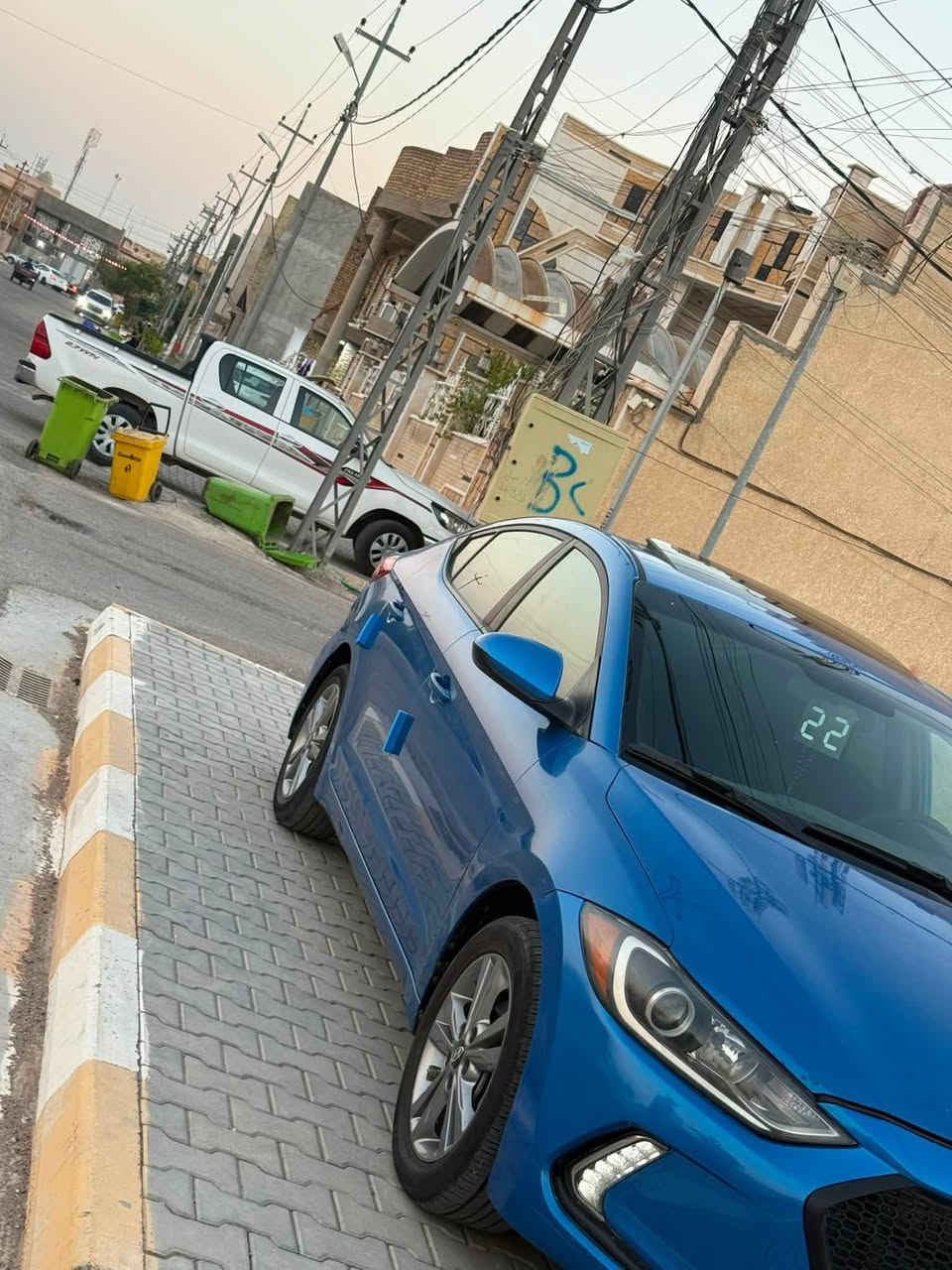 السلام عليكم 
للبيع الانترة 2017 اربيل دولي جديد مميز بسمي تحويل مباشر هزة سنوية مجددة 
السيارة مواصفات بصمة فتحة شاشة جبيرة كشنات كهرباء بيها بابين صبغ فقط السيارة 
تبريد مكينة حدادية تبريد نضيفة ماشية 100 الف محركها 2000 دوش العنوان الكوت الخاجية ***********
