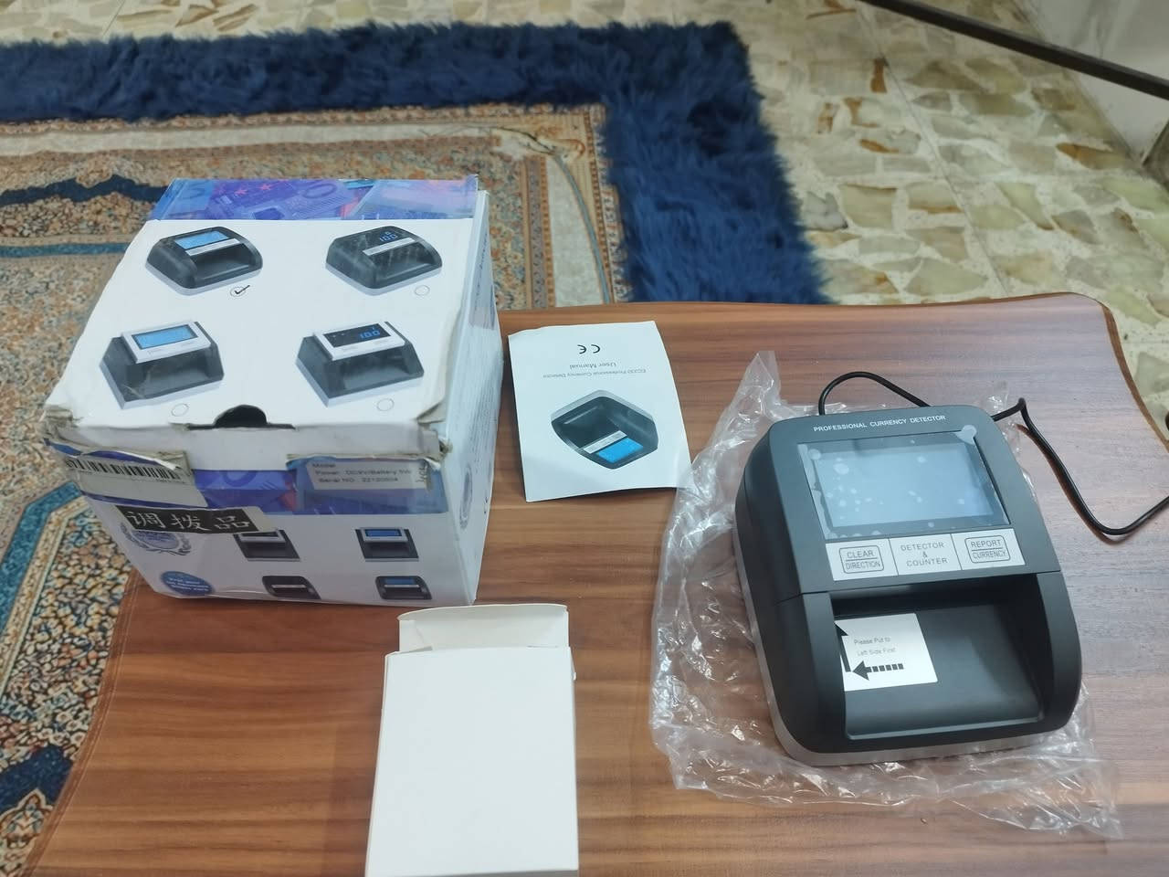 يستخدم هذا الجهاز المتخصص لفحص وكشف العملات المزيفة باستخدام الأشعة فوق البنفسجية والخصائص المغناطيسية.
يعمل الجهاز على فحص وتحديد قيمة العملات المختلفة مثل اليورو والجنيه الإسترليني والدولار.

تتميز هذه الأجهزة عادةً بسرعة فحص تصل إلى 200 ورقة نقدية في الدقيقة وشاشة LCD لعرض النتائج. [1, 2, 3]

يستخدم هذا الجهاز المتخصص لفحص وكشف العملات المزيفة باستخدام الأشعة فوق البنفسجية والخصائص المغناطيسية.


**إذا كنت صاحب هذا الإعلان وتريد حذفه لأي سبب، رجاءا أرسل رسالة إلى الدعم الفني**