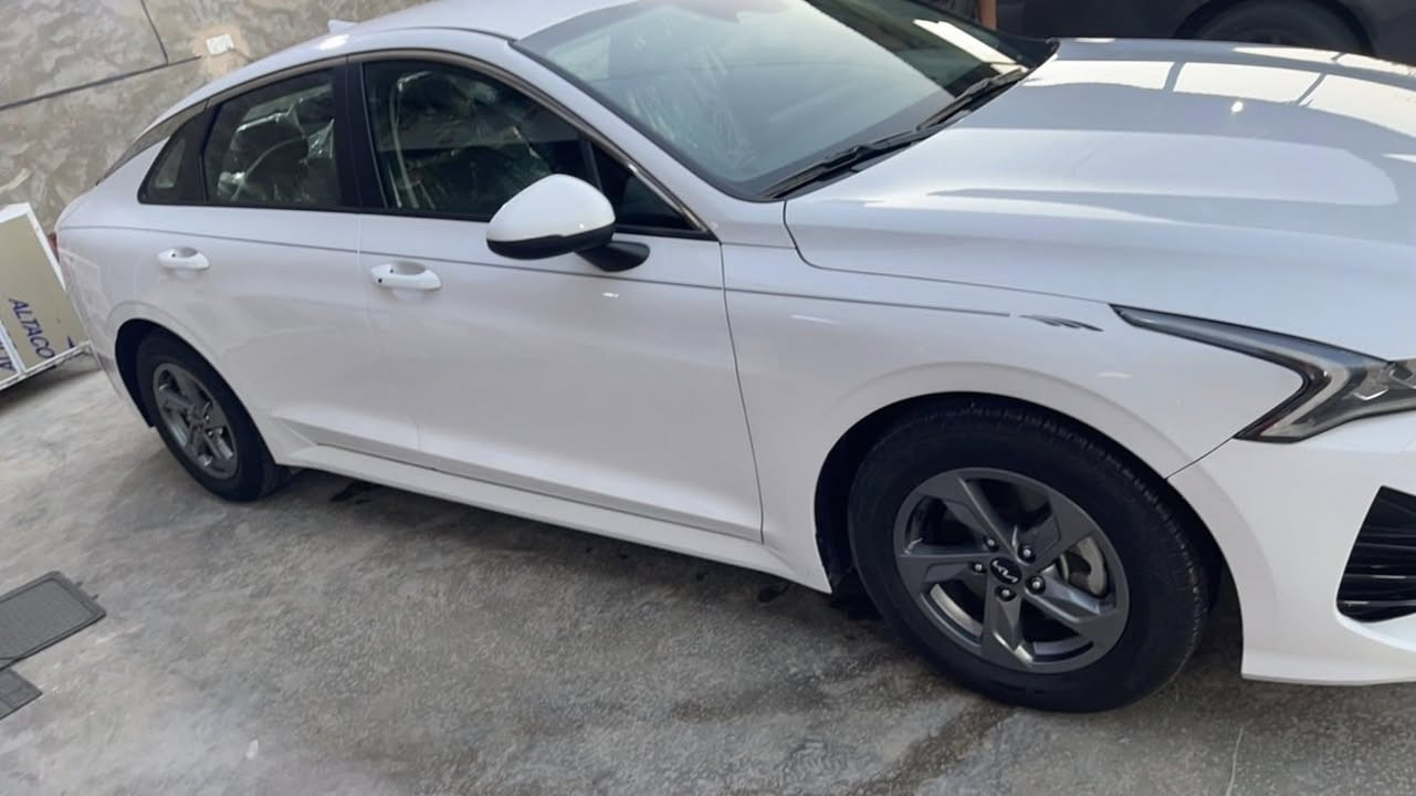 سلام عليكم
للبيع :k5
مديل2022
الون ابيض
بصمه
بصمه ابواب وصندوك
مثبت سرعه
نضام ABS
مانع انزلاق
حساس  اطارات 
بك لايت لد
شاشه كبيره لمس
كامره دواره
كشافات اماميه 
شاشه عطال 
 تشغيل عن بعد 
ردار جانبيه 
مراقبه نقطه العمياء 
ردار الخطوط البيضاء
الايت ثلاث عدسات +ليد 
نضام قياده خمس وضعيات 
بلوتوث +usb+auX
فول تحكم ستيرن 
كير اوتو +عادي 
نوتو بريك 
الخريطه 📍
صندوق كهربائي
  زنون + ليد 
نوتو هولد
‏AUTOHOLD
تصميم خارجي رياضي
مصابيح الخلفيه LED
مصابيح ضباب LED
محرك تيربو 1600
السياره رقم بغداد باسمي تحويل مباشر 
صور الحادث بلمنشور بدون اي قطعه تبديل كلها ليبل واحد 
السعر 188 وبيها مجال 
***********
