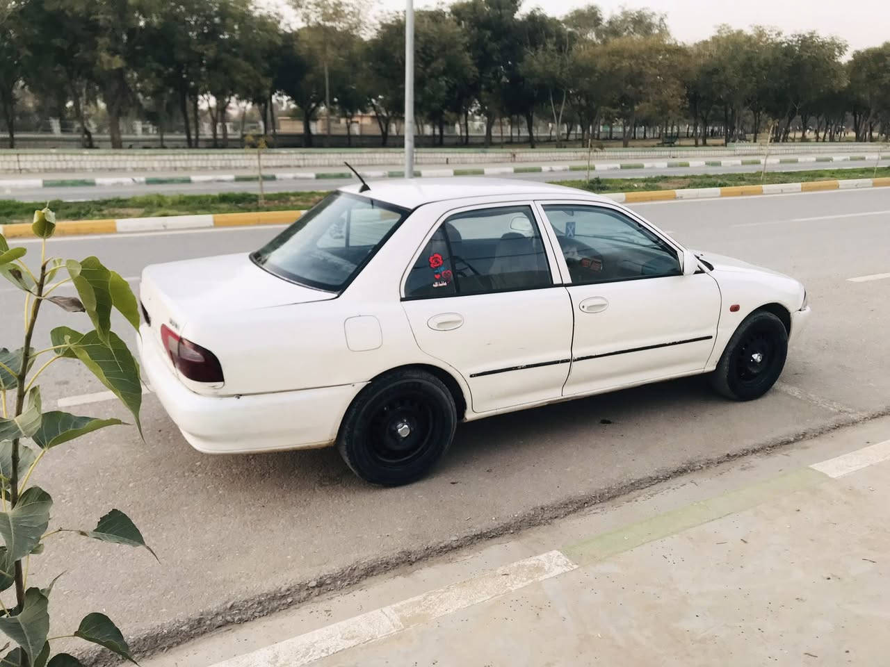 پروتون 2002گیر مکینه طق رقه ب شرت ارم سلیمانی ارمی کم بوه‌کتابی کم بون له گلیه نرخ 17ورقه له کلارم ***********
