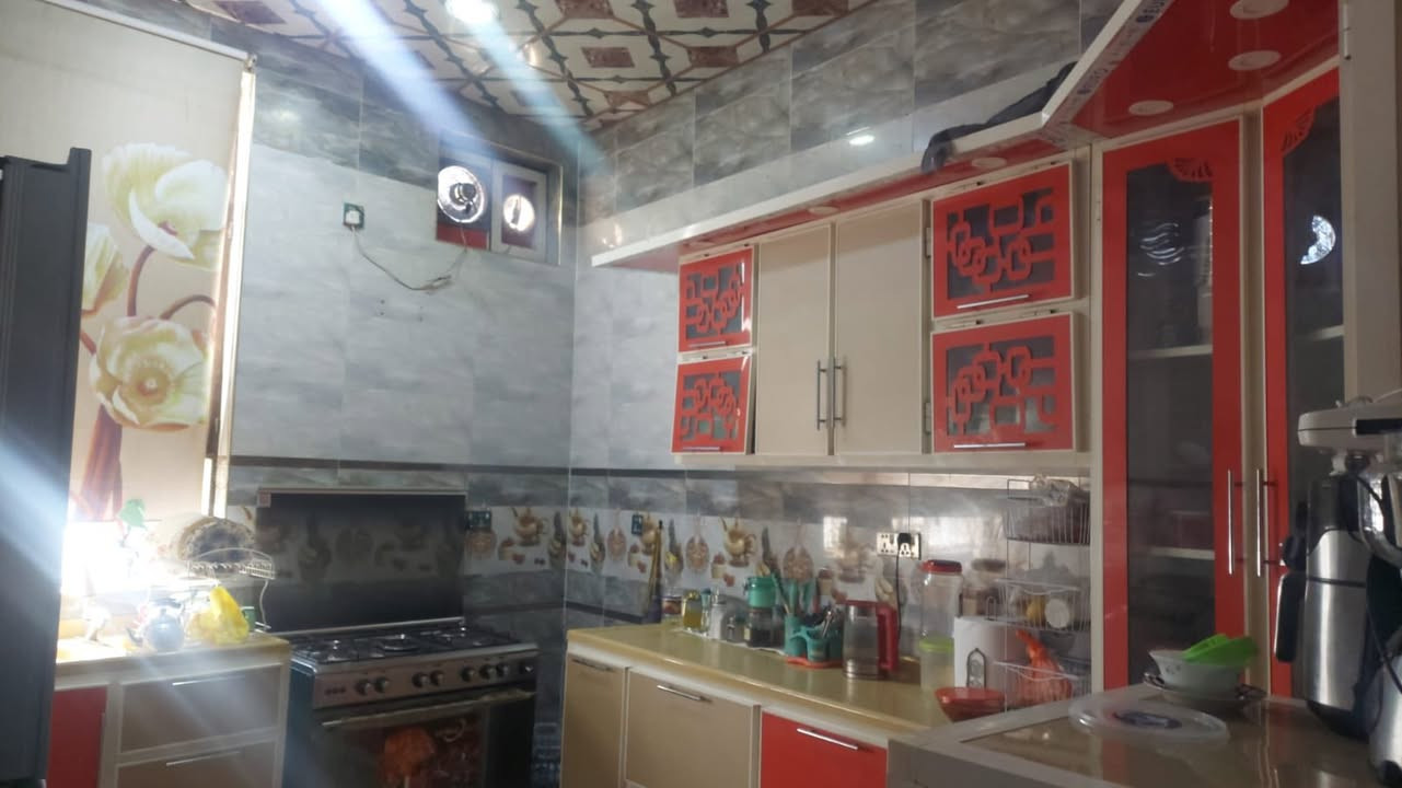 بسم الله الرحمن الرحيم
اللهم صل على محمد وال محمد 
 
بيت للبيع بالشرقي 
سنة البناء 2018 
الواجهه 10و النزال 6ونص ملك صرف مساحه 65 بناء كونكريت مسلح  
ارضيه حصيره 3 غرف نوم 
وصالتين مجمع صحي ومطبخ 
كله سيراميك وجبسن بورد  
اقرب شي شارع الجسر  
من جهة شارع باتا خلف الخطيب 
السعر ١٣٥ مليون

الراغب بالشراء الاتصال على 
مكتب علي شريف
***********
