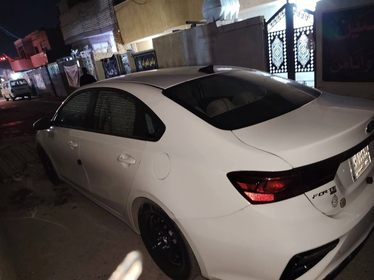 كيا فورتي 2020  - مكفولة من النواقص
التفاصيل:
• الموديل: 2020(فئة )
• الوارد: امريكي كير ايتي
• المحرك: 2000 دوش (DOHC)، بحالة ممتازة جداً
• الحالة الميكانيكية: سيارة كاملة مابيها أي نقص، جاهزة
 للاستخدام مباشر ("شغل واطلع")
• الإضافات الجديدة:
• تخم تاير جديد
• باتري جديد
• هزة (فحص دوري) جديدة
• السيارة بدون إيرباك
• الحادث موضح بصوره خلفي 
الموقع والسعر:
• المكان: بغداد - مدينه الصدر
• السعر: 135 ورقة 
• للاتصال والاستفسار: ***********
