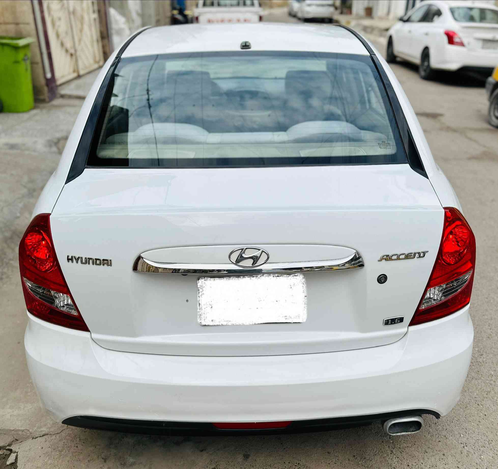 السلام عليكم
اكسنت 2011 خليجي 
محرك 1600 دوش كير اوتوماتك 
محرك كير تبريد كهربائيات شغاله صدرها حلو بيها بنيد صبغ بدون دواخل بدون شواصي بدون لغود رقمها بغداد  
السعر 97 وبيها مجال جدا بسيط 
***********
مكاني بغداد
