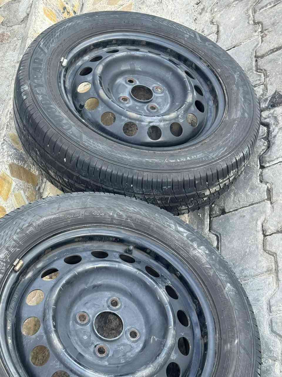 زوج  تاير نيسان قياس ١٥/٦٥/١٨٥ ياباني سعر الزوج ١٥٠ الف  المكان البصرة الحيانية هاتف ***********
