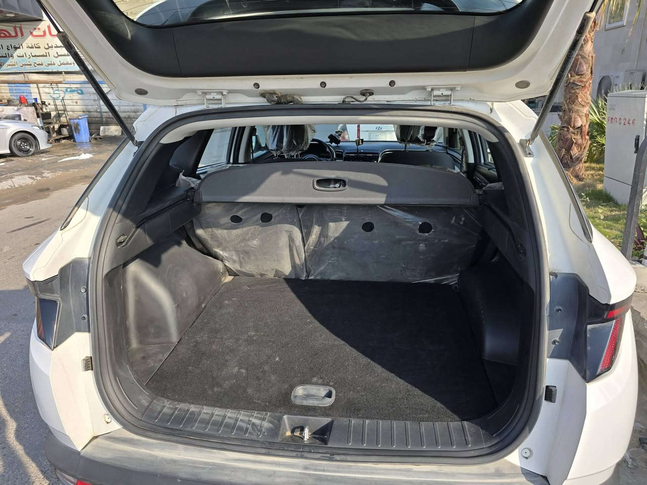 توسان ٢٢
خليجيه السياره
سنويه تسقط ب٢٠٢٧
رقم اربيل الجديد باسمي
الموصفات الي معروفه 
اوتو هولد
مري شفط
حساسات امامي +خلفي
تحكمات 
كروس سرعه
كشنات كهربائيه
وبعد بيه هواي مواصفات
مكان بغداد متواجد من ساعه ٨ صبح لحد ٢ الضهر
***********
سياره بيه تبديل باب خلف سائق بس نفس لون جديد نطخ عندي الباب وتم تبديله بلادي
سياره نضيفه ع ايدي
السعر ١٩٣ ورقه وبي مجال كلش قليل
كلشي مذكور بلمنشور
