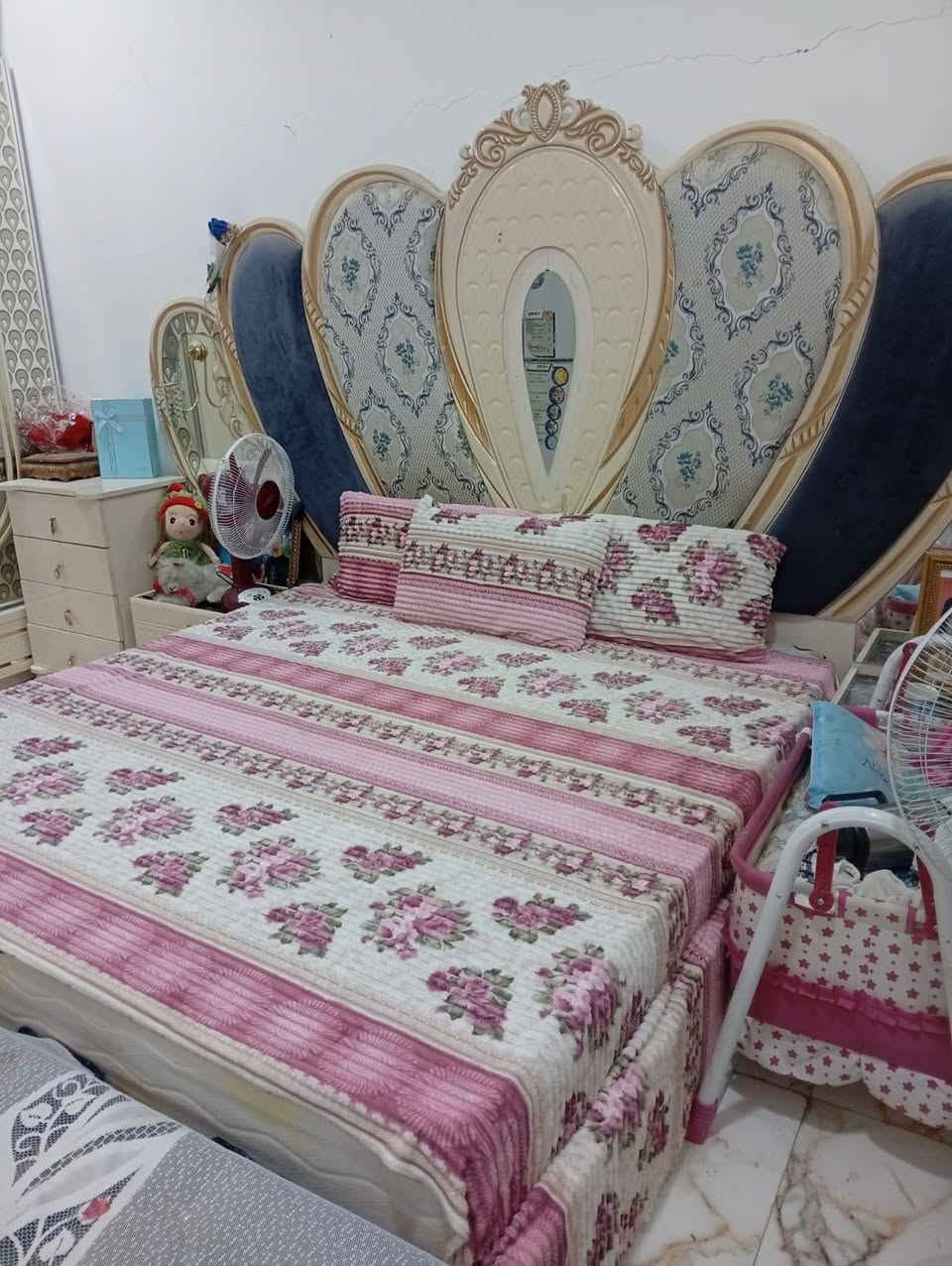 سلام عليكم اخوان عندي غرفة اخشاب تركي نضيفة مامستعلمة اهواي العنوان سوق الشيوخ قرب سيطرة ام العباس الاستفسار عن السعر واتساب ***********
