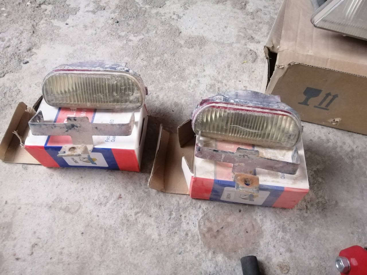 مازدات سيفا ٩٣ وسكن دعاميه مع القاعده وكلوبات كامل وجك ع الفحص وفيت بم اصلي جديد مكاني الفلوجه سعر مناسب ***********
