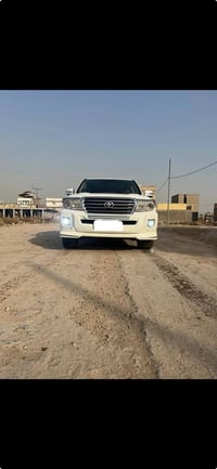 لاند كروز 2013 فطيم رقم بغداد  باسمي   مكفوله عدا بارد حافه الباب ما م...