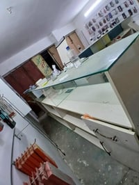 محل موبايل كامل للبيع ويا اكسسوارات(٠٧٧٠٤٠٠٤٠٠٥)(٤٠٠الف )بيها مجال