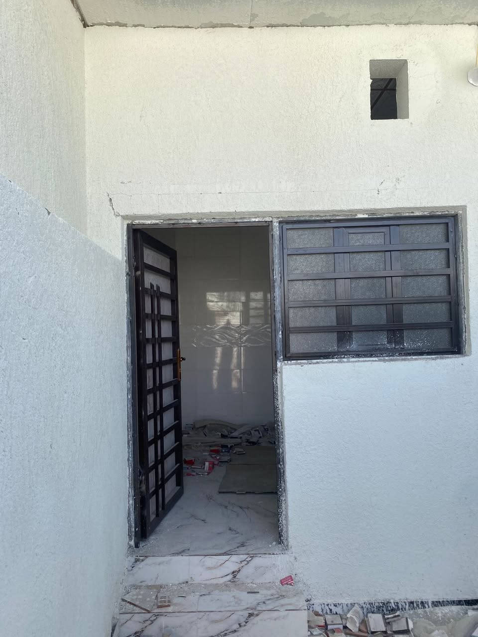 سلام عليكم بيت اللبيع بشط العرب بل جباسي بيت حديث طابو صرف زراعي سند 25 مساحه 100 صقف سندويج سعر 38
***********
