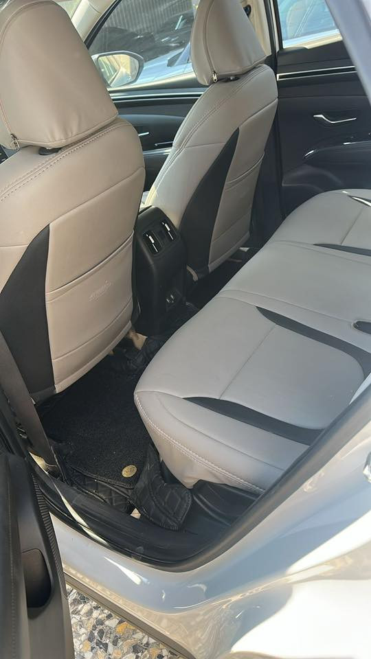 السلام عليكم هونداي توسان للبيع فول لمتد خليجي  بيها صبغ بل بنيد وصندوق  السعر 185 مكان السياره بغداد ***********
