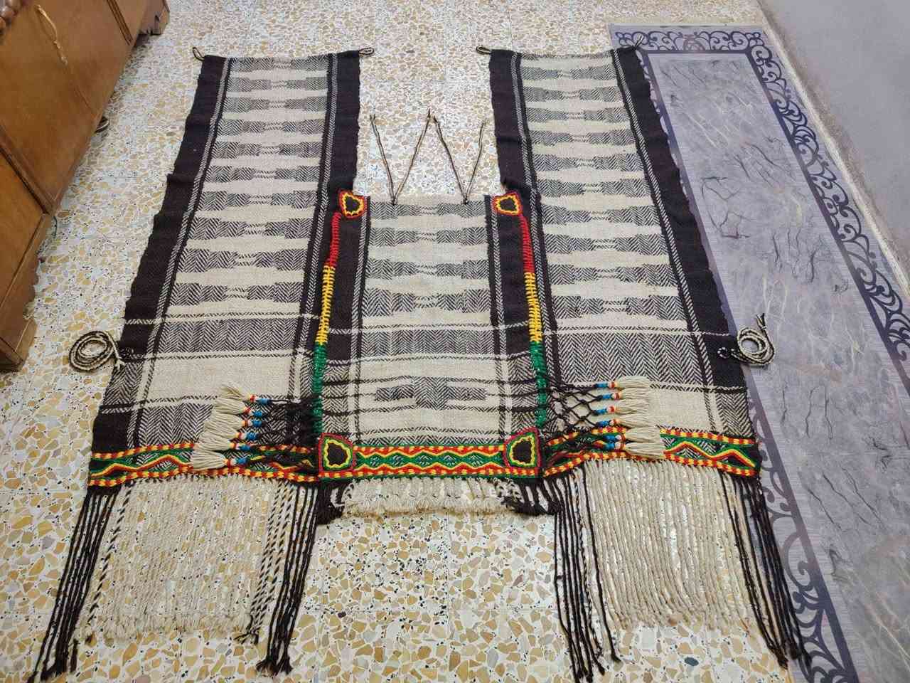 يالله سلام عليكم خيالتنه العزاز جلال صوف سود وبيض خالص وبين وبروصوف خالص جلال فحل صوف ونسيج شغل رقم واحد كله راقي توصيل كافت محافضات موجود ٥ الف مكان العماره ميسان حي رساله شارع ابو سماعات *********** واساب نتصال
