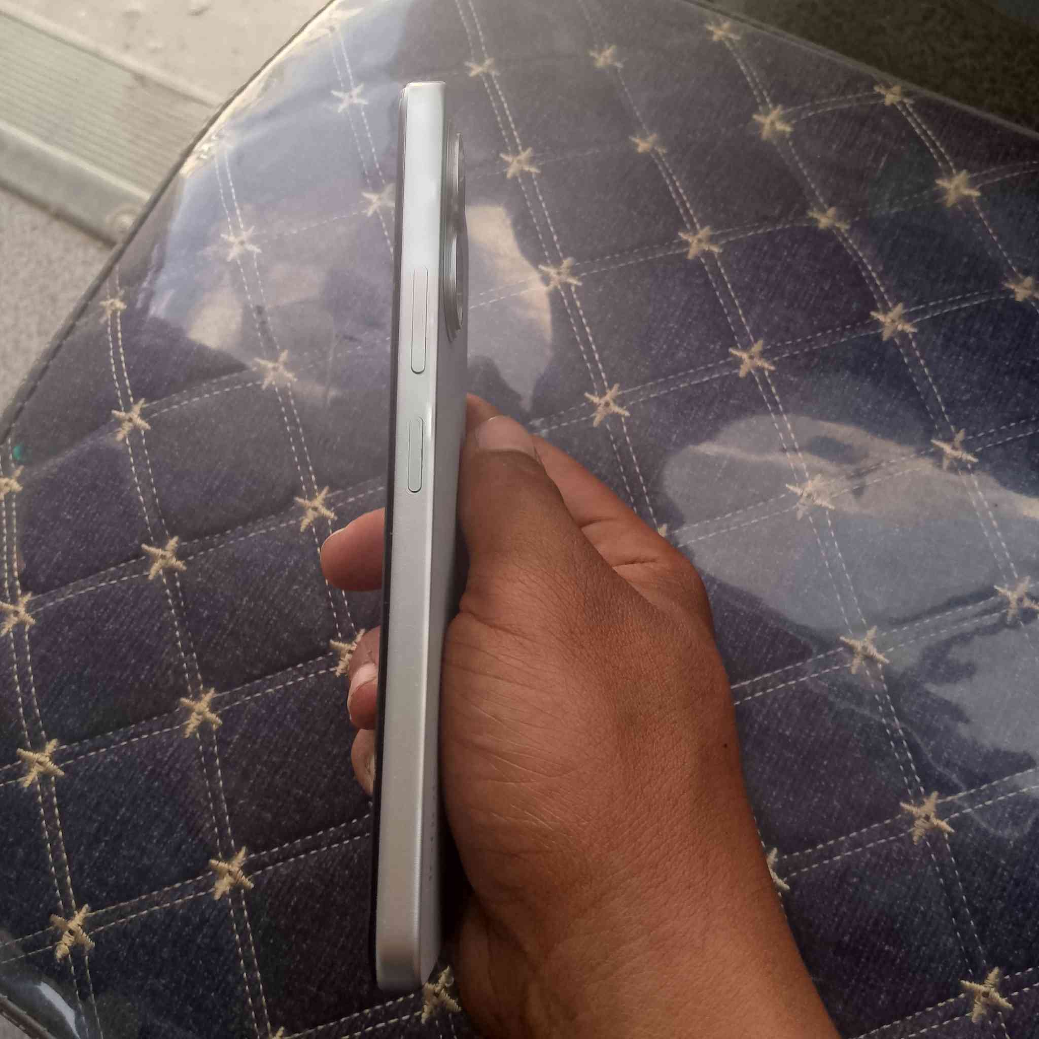 هذا الجهاز نظيف فول مواصفات سعر 130 وبي مجال الرياض حريه ضرب ساعه عدن***********
