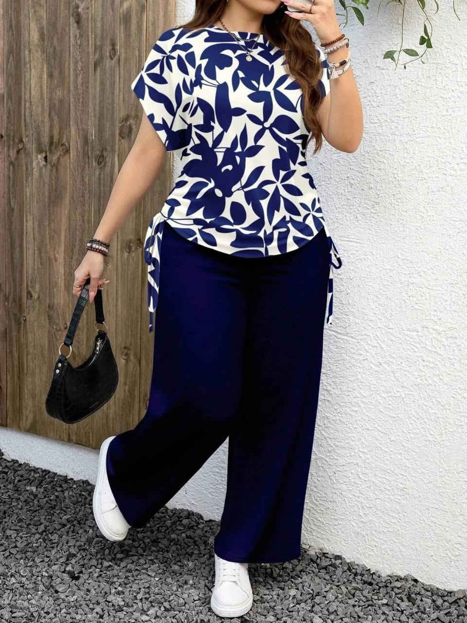 سوت نسائي سعره بس ٢٠ الف متوفر بجميع مديلاتت 
للتواصل 
***********

