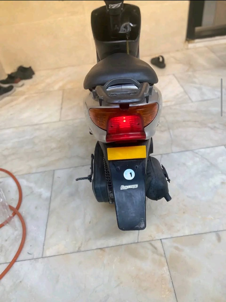 السلام عليكم دراجه عصفوريه للبيع دراجه نضيفه نكره سلف كهربائيات كلها شغاله السعر 350وبيها مجال حق الجيه مكاني مدينه الصدر الرقم***********
