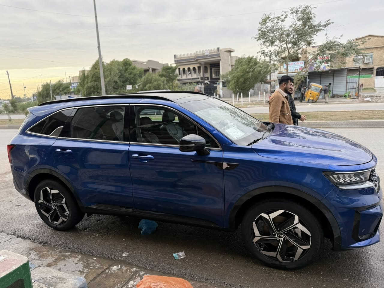 السلام عليكم للبيع سورينتو 2021 أمريكي فول مواصفات السيارة فول رقم بغداد ماشي 57 ميل
بصمة بنوراما كشنات جلد و كهرباء و تدفئة و تبريد و كامرة خلفية و رادار امامي و حساسات امامية خلفية و صندوق كهرباء سيارة فول 

حادثها جاملغ  فقط ايرباك استيرن و دشبول باقي سيارة مكفولة 

مكان السيارة بغداد 

رقم الهاتف ***********
